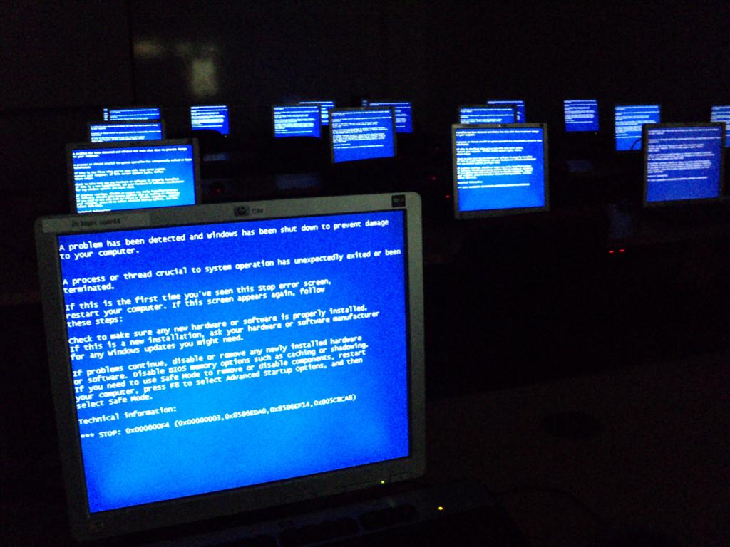 Tela de erro técnico em computador, representando problemas que afetam a indexação do site