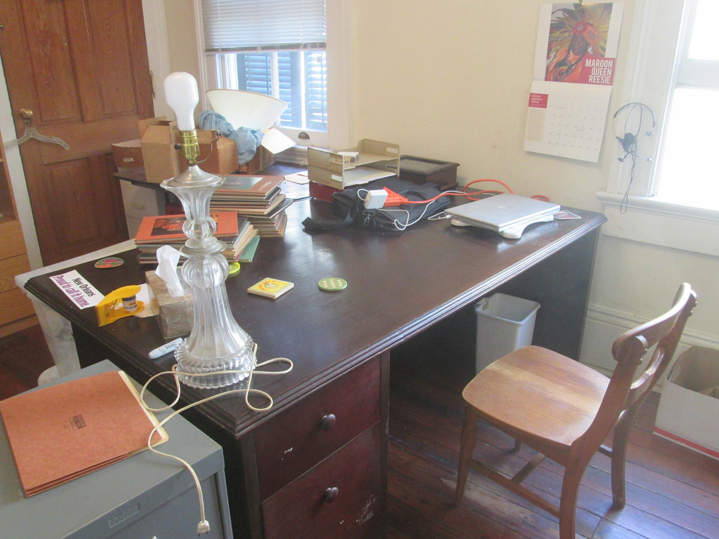 Profissional trabalhando em home office como freelancer